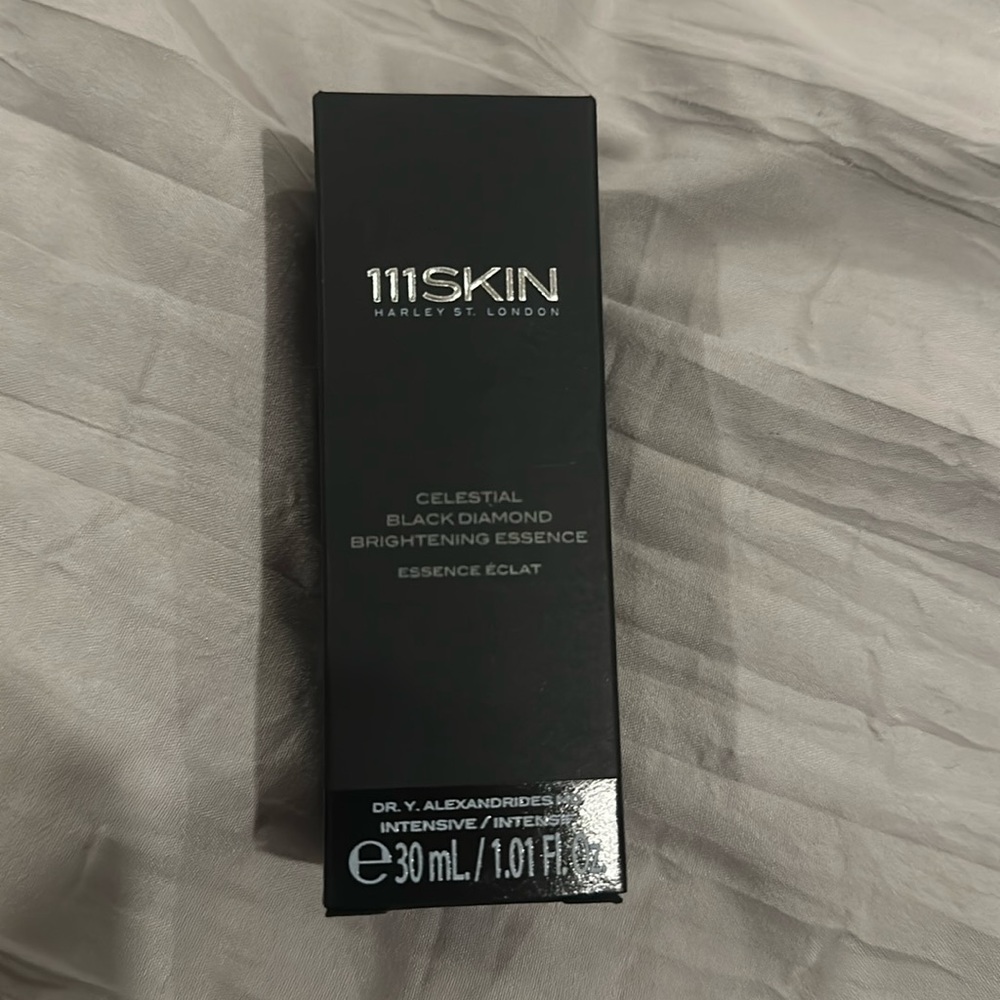111SKIN Celestial Black Diamond Brightening Essence Intensive
30mL
New in Box